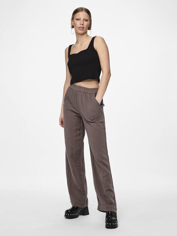 PIECES Loose fit Pants 'KAPPEL' in Brown