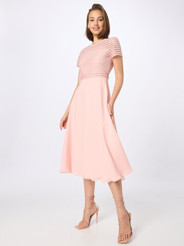 Rochie de cocktail de la SWING pe roz