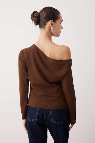 Trendyol Shirt in Bruin