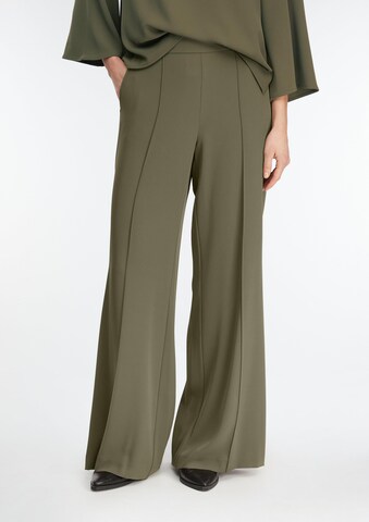 COMMA Wide leg Pleated Pants in Green: front