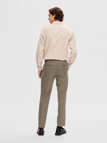 SELECTED HOMME Regular Pleat-Front Pants in Brown
