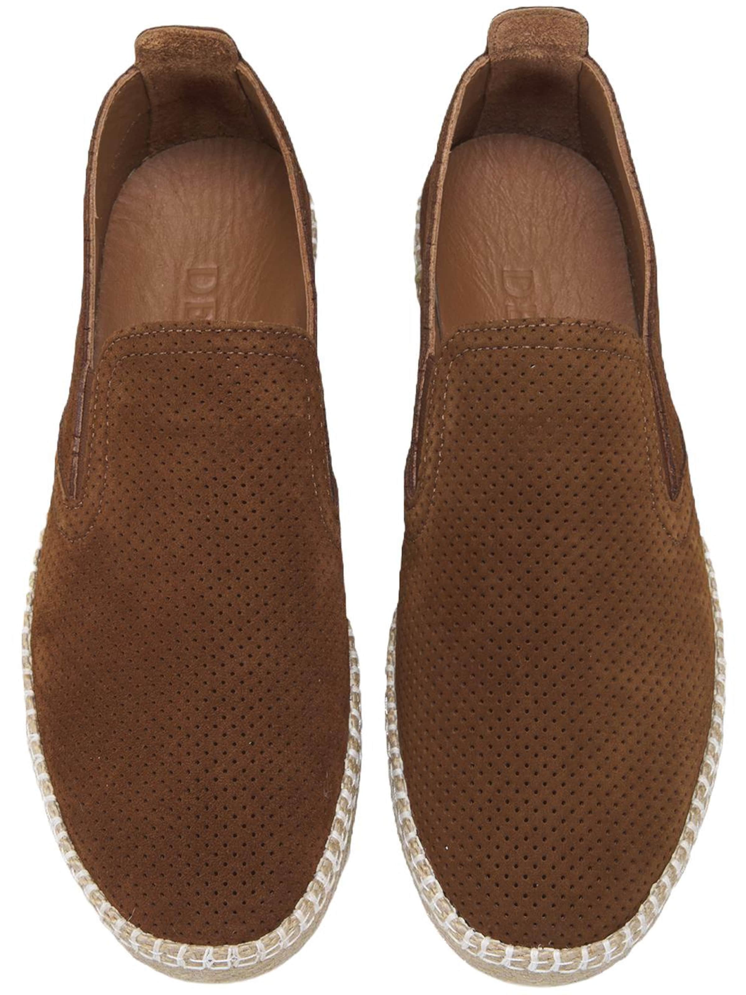 Desa Classic Flats 'Slip-Ons' in Brown