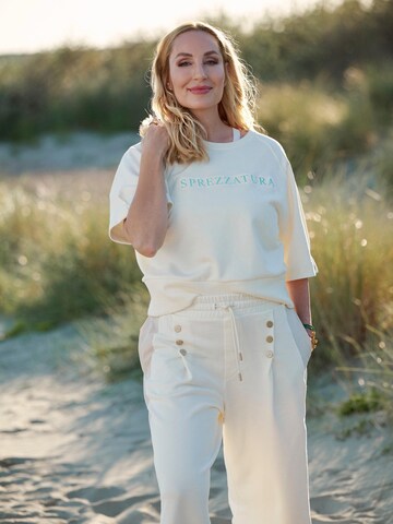 I want the moon Shirt in Beige