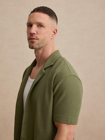 DAN FOX APPAREL Regular fit Button Up Shirt 'Leon' in Green