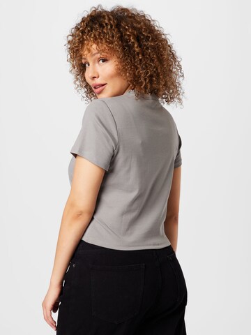 Cotton On Curve T-Shirt in Grau