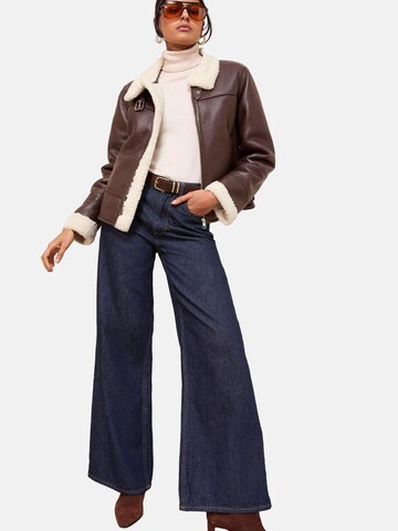 Friends Like These Демисезонная куртка в Коричневый: спереди