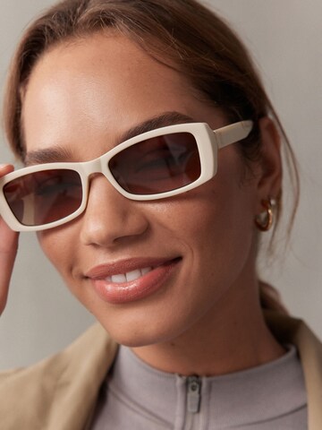 Next Sonnenbrille in Weiß: Vorderseite
