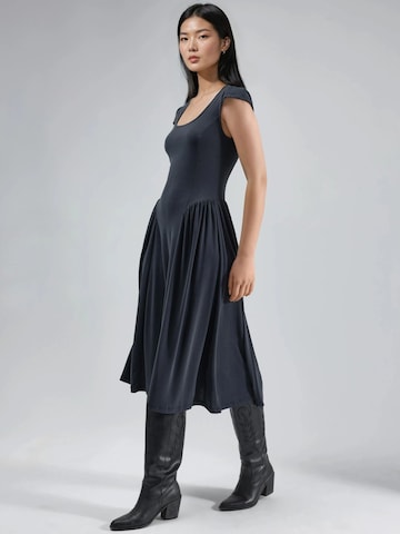 Busem - Vestido de verão em cinzento