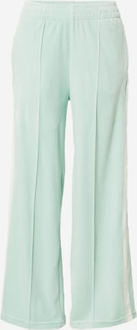 Juicy Couture White Label - Pierna ancha Pantalón 'May' en verde: frente