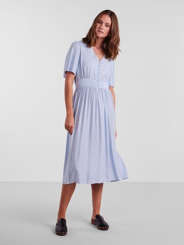PIECES - Vestido de verano 'Tala' en azul