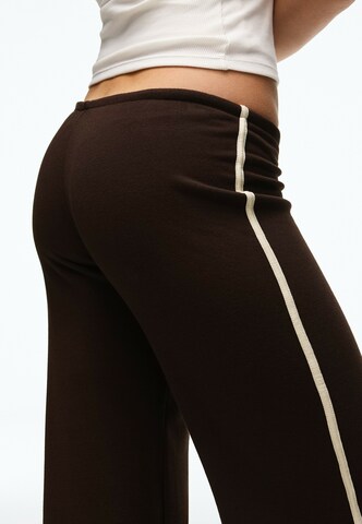 Loosefit Pantalon Bershka en marron