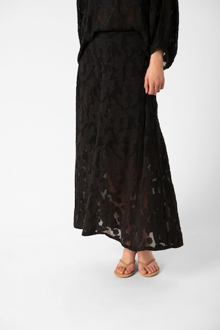 Jupe 'Felisia Taya' SOAKED IN LUXURY en noir : devant