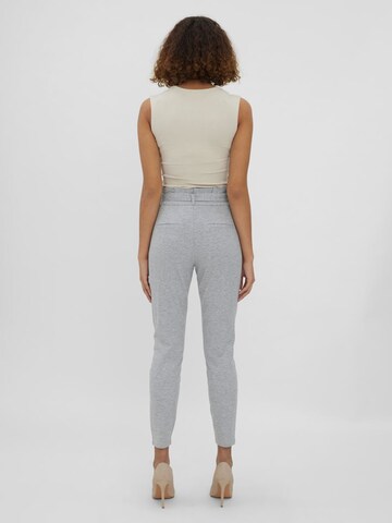 VERO MODA Slimfit Bandplooibroek 'EVA ' in Grijs