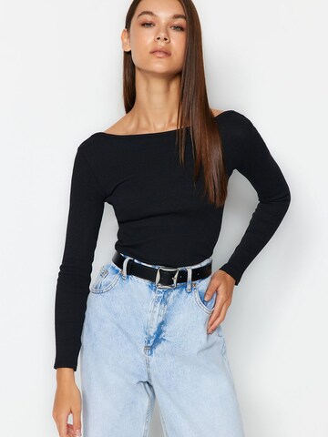 Trendyol - Camiseta en negro: frente
