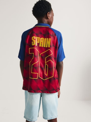 T-Shirt 'FIFA World Cup 26™ Spanien' Marks & Spencer en rouge : devant