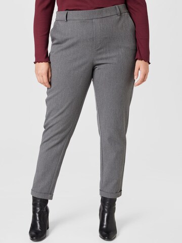 Coupe slim Pantalon 'Maya' Vero Moda Curve en gris : devant