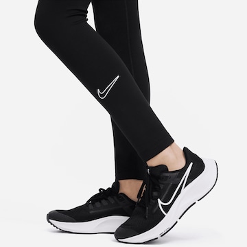 NIKE Slimfit Sporthose in Schwarz