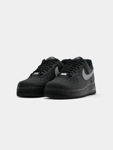 Baskets basses 'AIR FORCE 1 '07 LV8' Nike Sportswear en noir