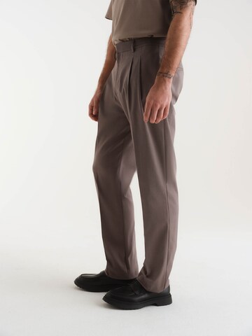 regular Pantaloni con pieghe 'Armin' di TRAPP in beige