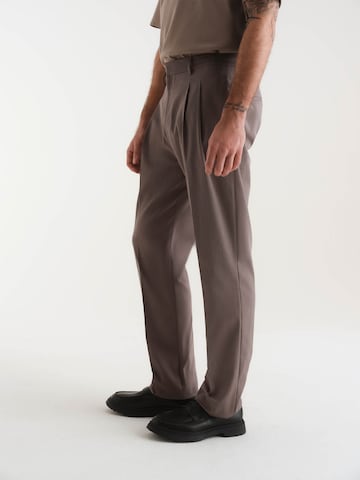 ABOUT YOU x Kevin Trapp Regular Pleat-Front Pants 'Armin' in Beige