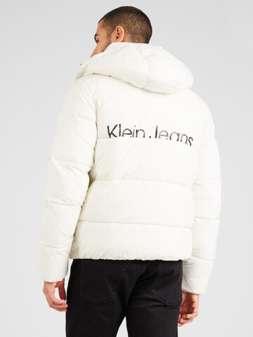 Calvin Klein Jeans Prechodná bunda 'Essential' - biela