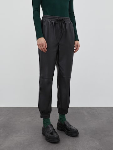Pantaloni 'Madison' di EDITED in nero: frontale