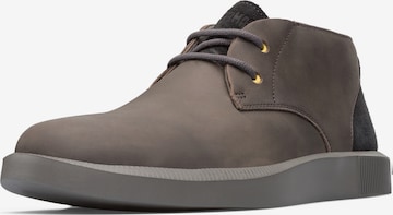 CAMPER Chukka Boots in Grey: front