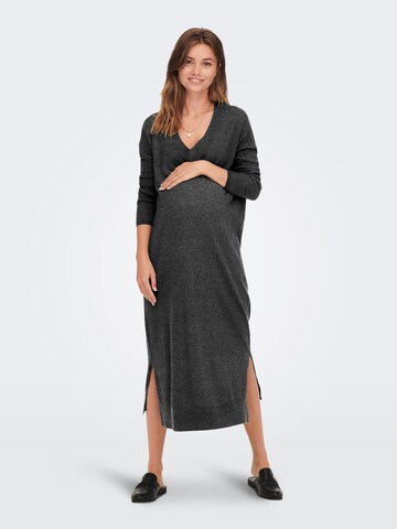 Only Maternity Stickad klänning 'Ibi' i grå