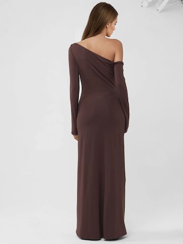 Abito di Hiccup in marrone