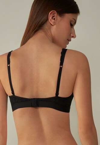 INTIMISSIMI Triangle Bra 'Lara' in Black