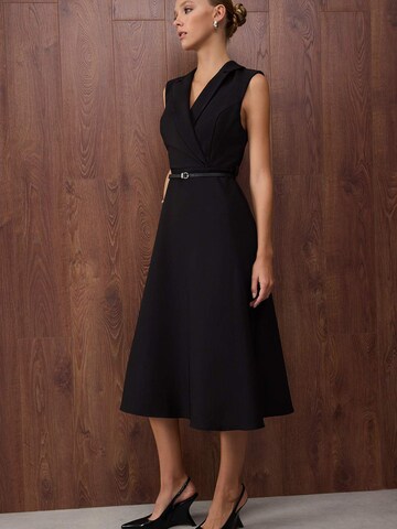 Trendyol Платье в Черный