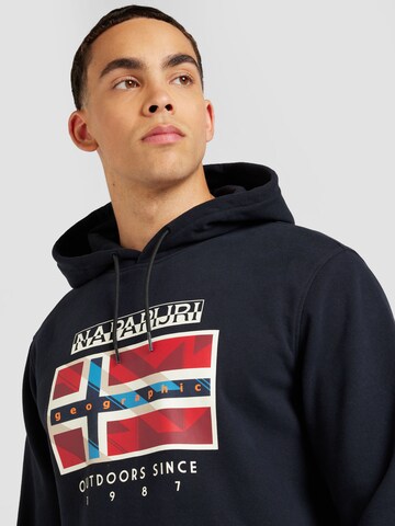 NAPAPIJRI Sweatshirt 'DOREES' in Zwart