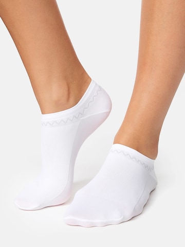 Nur Die Ankle Socks in White