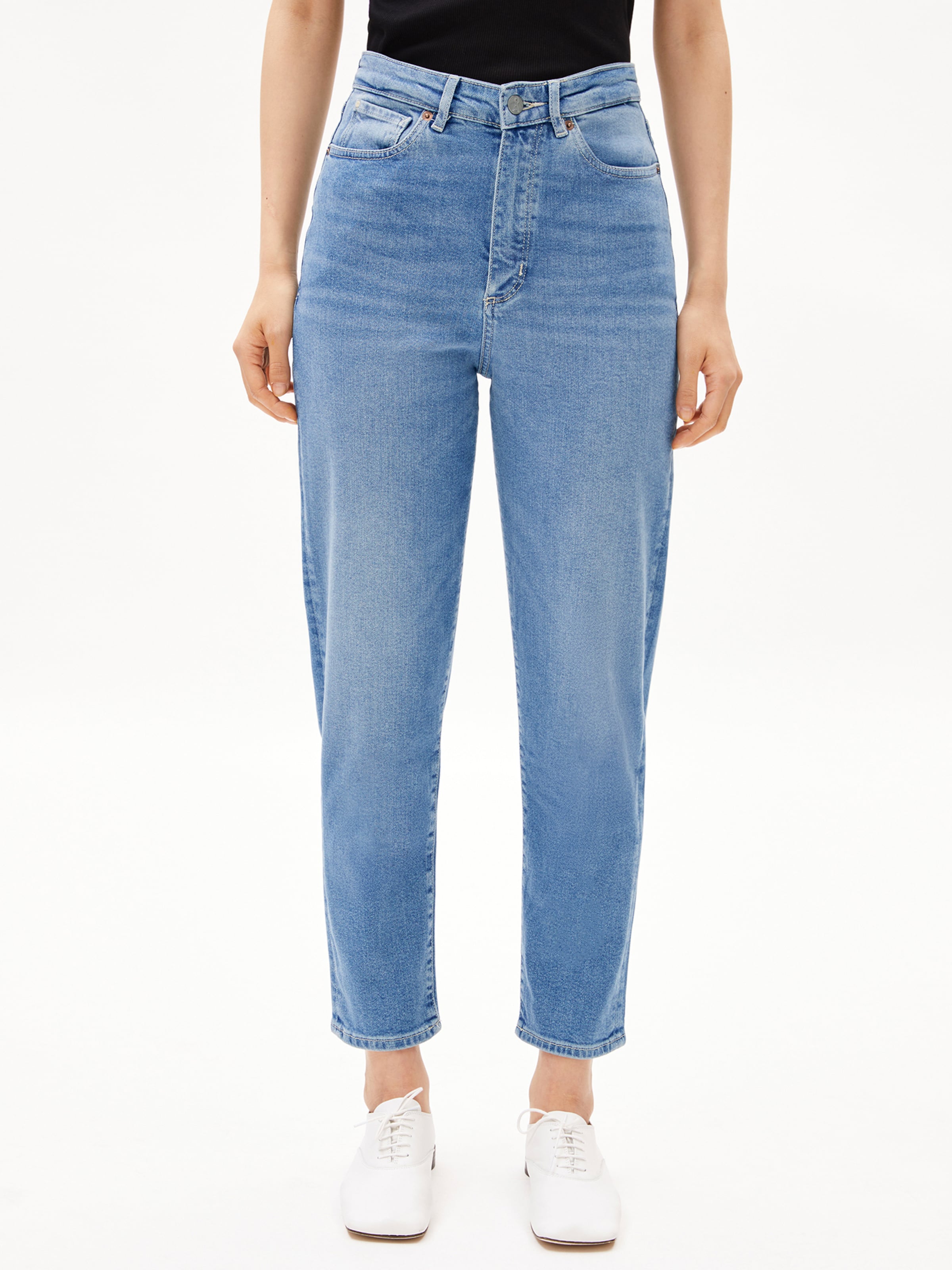 Loosefit Jean 'MAIRAA' ARMEDANGELS en bleu : devant