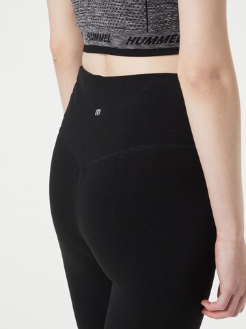 Skinny Pantaloni sportivi 'INDIE' di Marika in nero