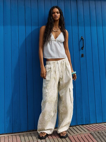 Bershka Baggy Hose 'HIBISCUS' in Beige