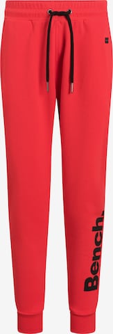 BENCH Tapered Broek 'Equip' in Rood: voorkant