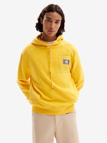 Sweat-shirt Desigual en jaune : devant