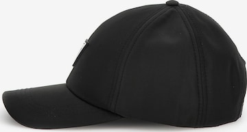 GUESS Lippalakki 'BERLIN' värissä musta: etupuoli