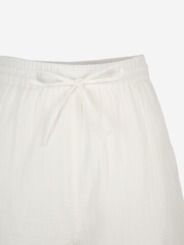 Regular Pantalon 'Tina' Pieces Tall en blanc