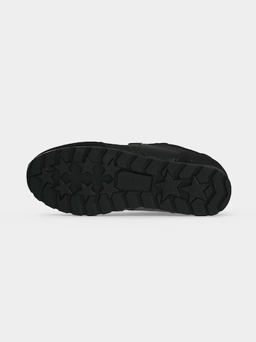 GUESS Sneaker 'TYRAH' in Schwarz