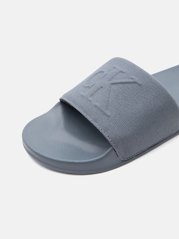 Calvin Klein Pantoletter 'ESS' i blå