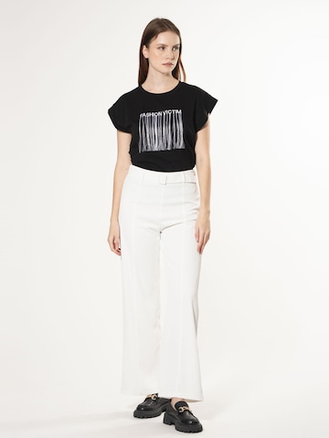 Influencer T-Shirt in Schwarz