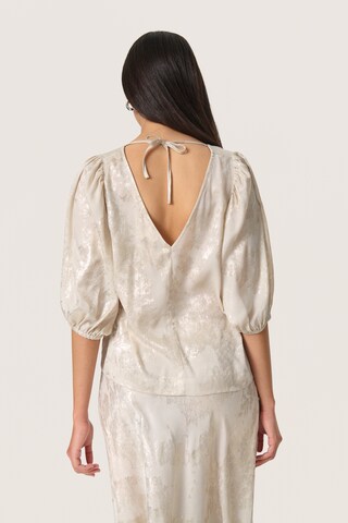 SOAKED IN LUXURY Blouse in Beige