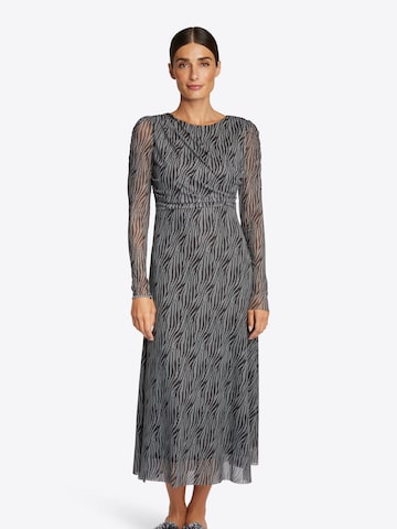 Rochie de la Rich & Royal pe negru: față