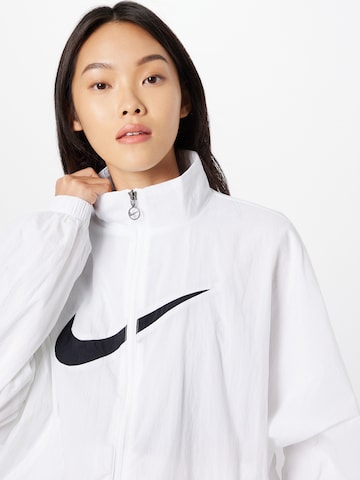 Nike Sportswear Prehodna jakna 'Essential' | bela barva