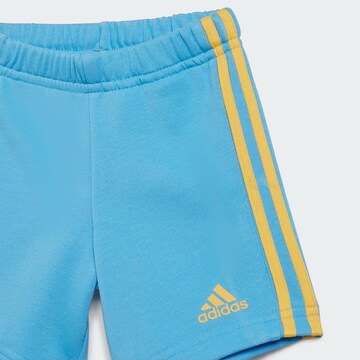 ADIDAS SPORTSWEAR Štandardný strih Športový úbor 'Essentials' - biela