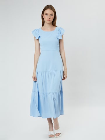 Influencer Jurk in Blauw: voorkant
