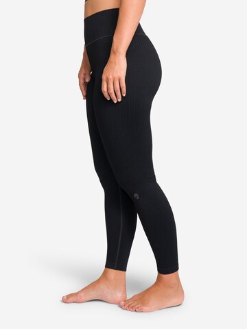 OCEANSAPART - Skinny Calças de desporto 'Elodie' em preto