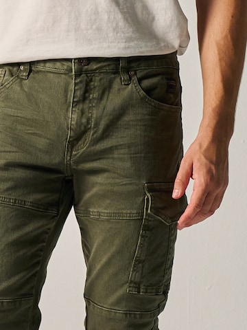 Tapered Jeans cargo di KOROSHI in verde